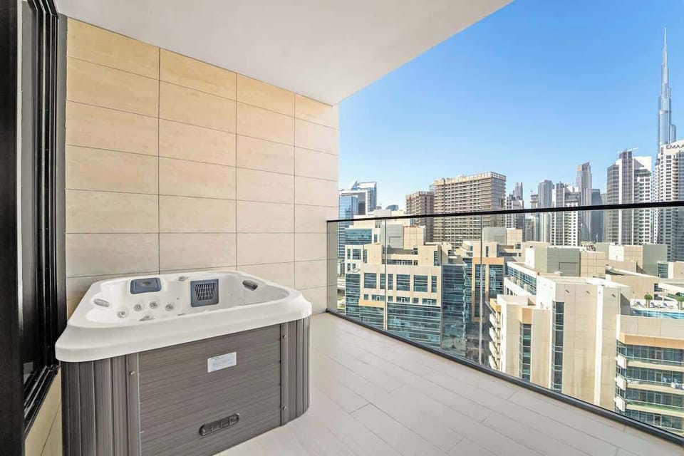 Outdoor spa tub