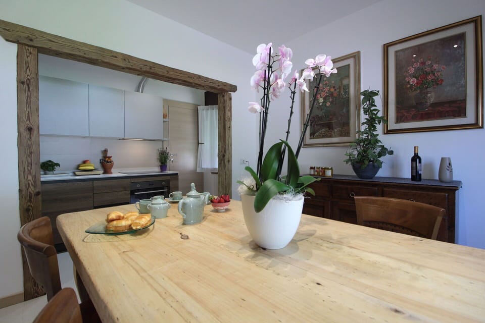 Autumn, Dining Room, Kitchen, Spring, Summer