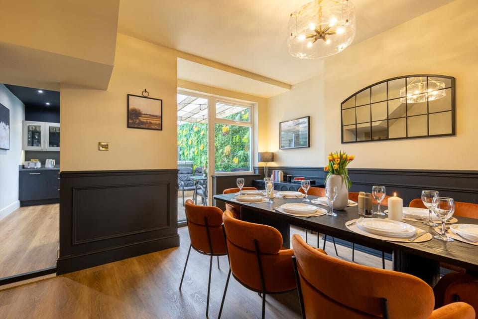 Dining / Lounge area