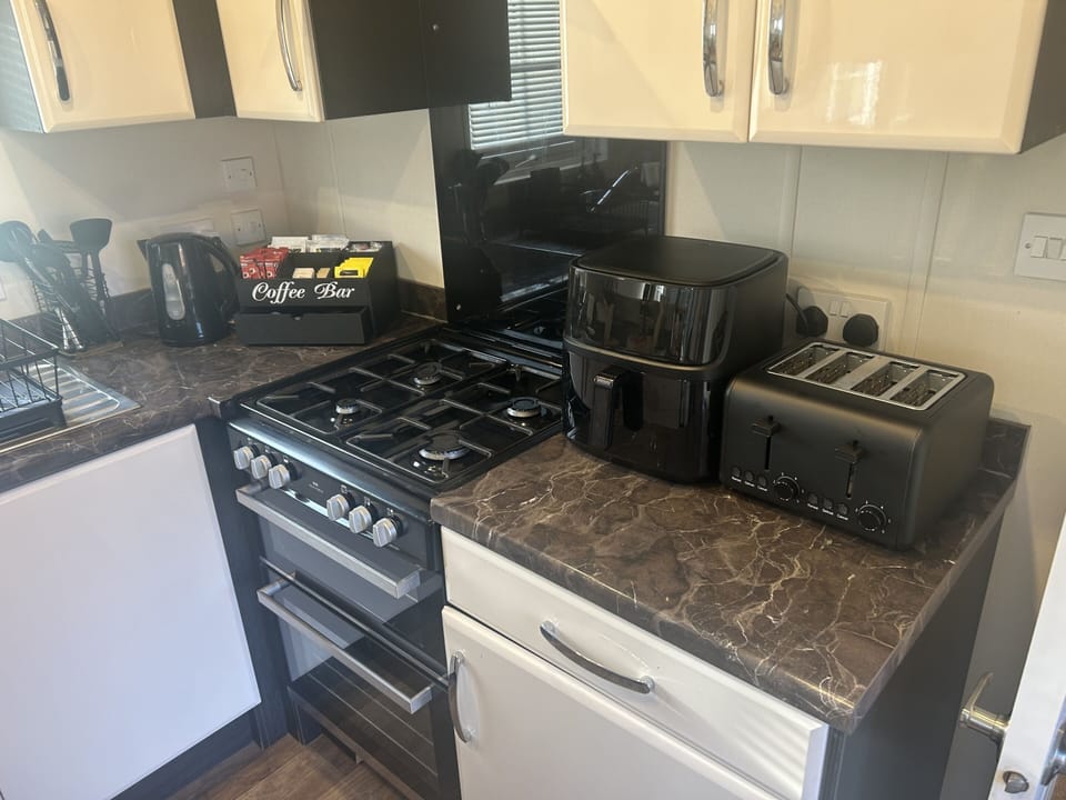 Gas oven and hob, Air frier, Toaster, Kettle and tea, coffee, hot chocolate, sugar, milk and Biscoff biscuits, all included free.
