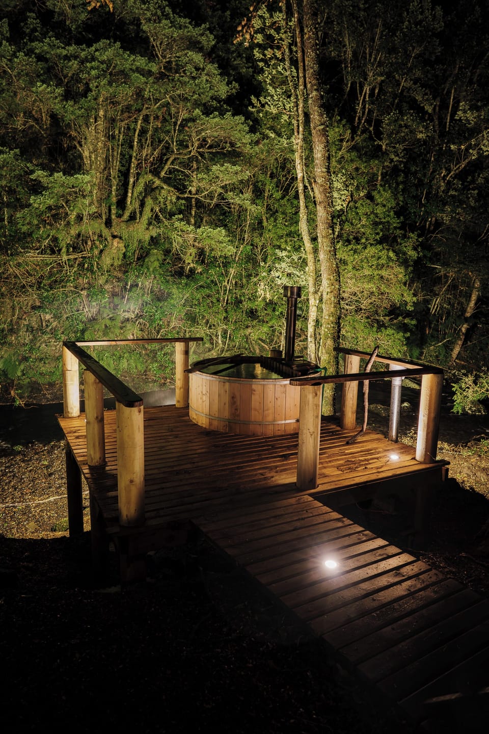 Outdoor spa tub