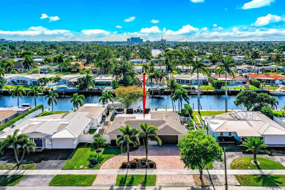 Sunset Canal Oasis | Pool-Hottub | 3 BDR House in Pompano Beach