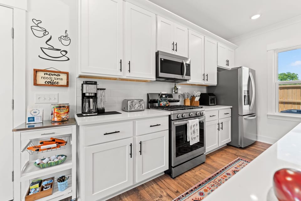 Enjoy the Drip and Keurig Coffee Maker, Coffee and Tea Bar, Air Fryer, Toaster & many more Kitchen Amenities!