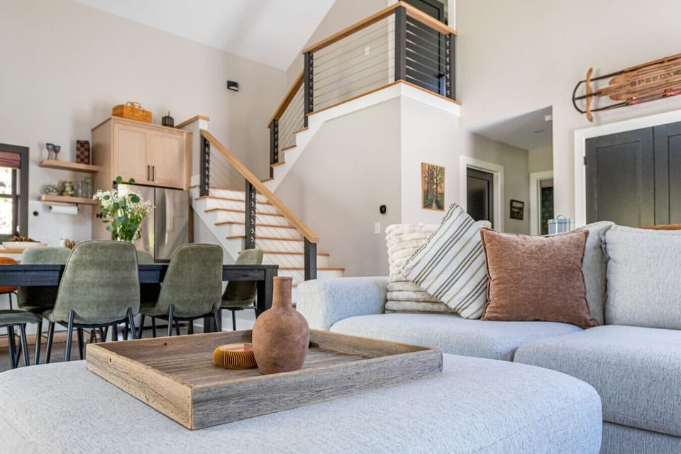 Light-filled, airy room with organic touches