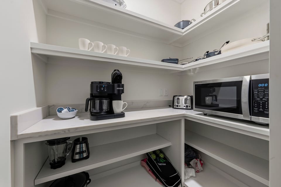 Walk-in Pantry