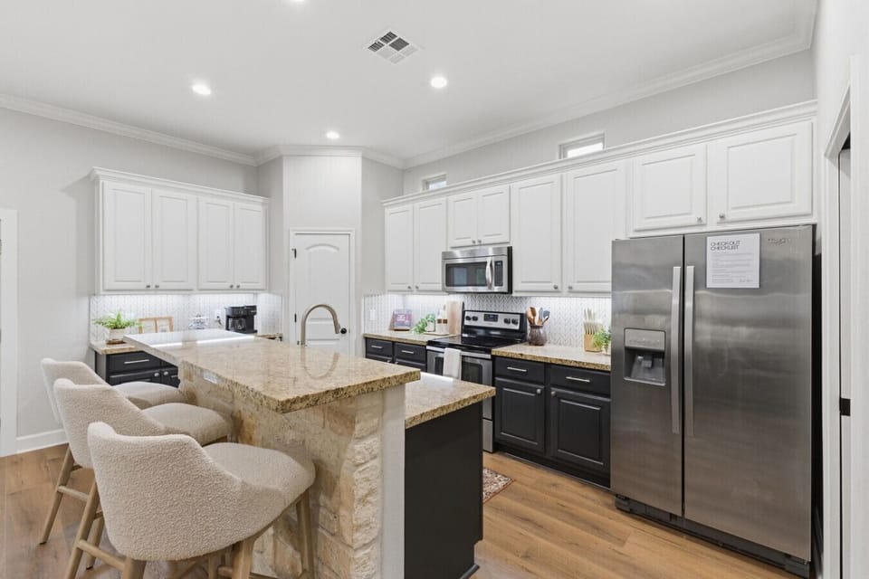 Gathering Home`s open-concept space allows your group to gather comfortably, stay connected, and make the most of your time together.