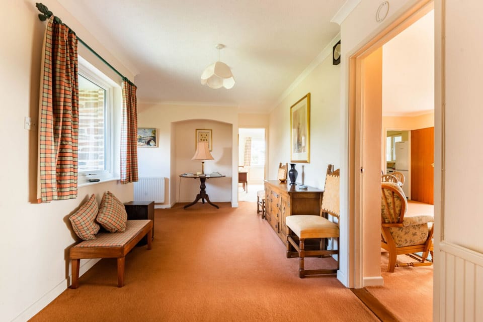 Escallonia entrance hall continued