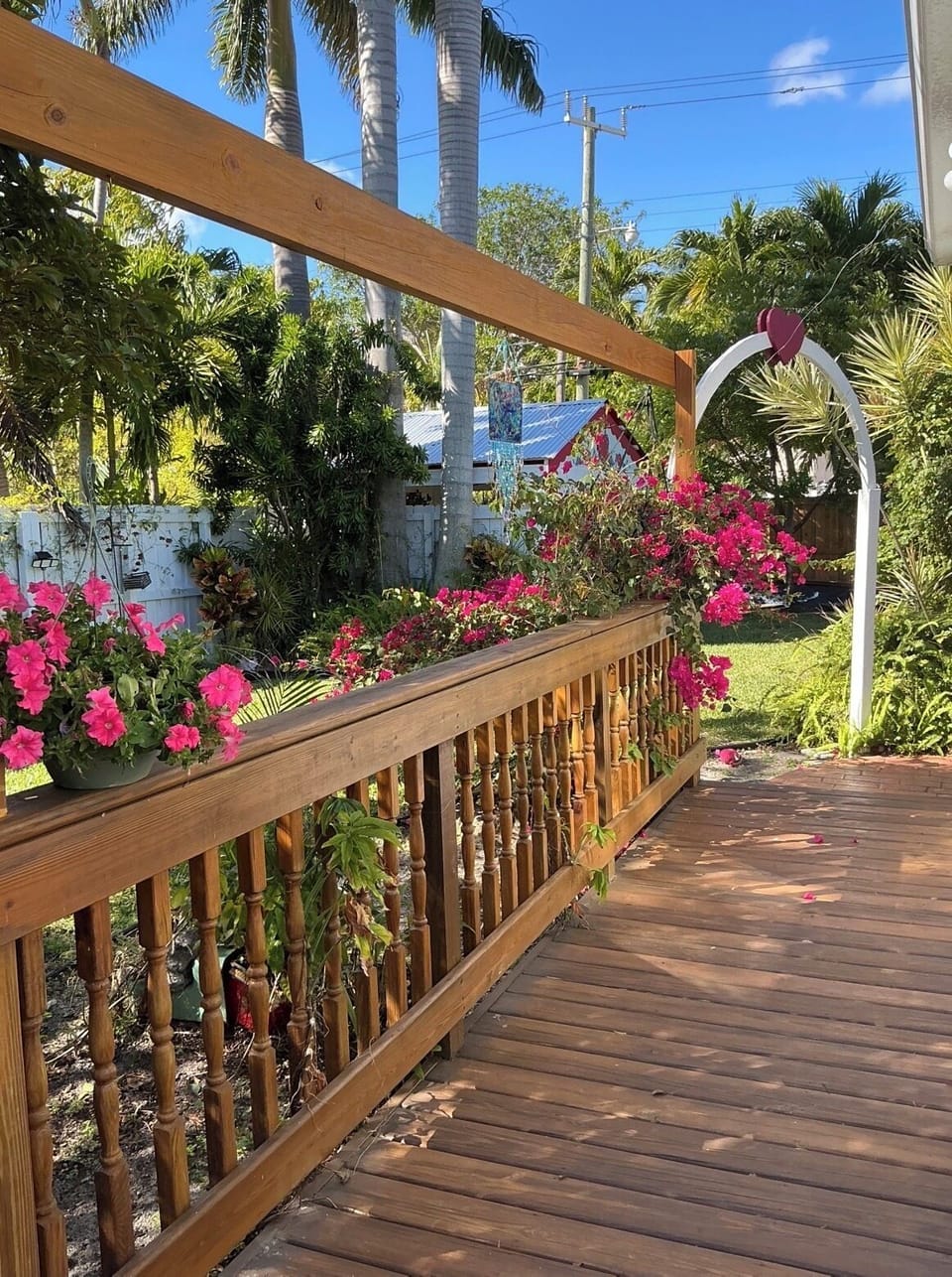 Walkway to backyard and deck 