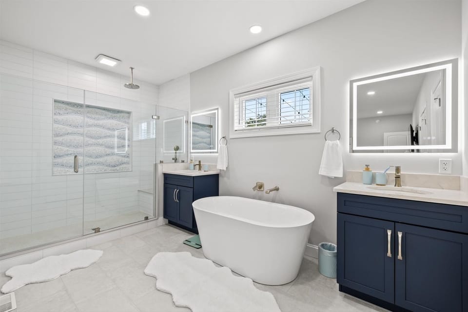 1st level Ensuite with Soaking Tub and Dual Shower