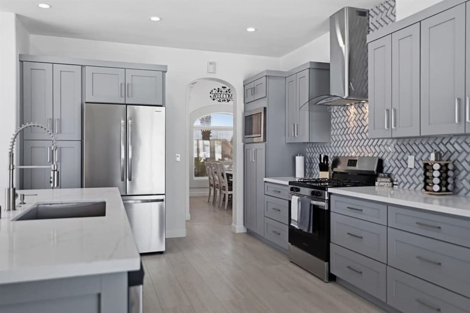 Fully stocked modern kitchen with island seating, perfect for family meals and entertaining.