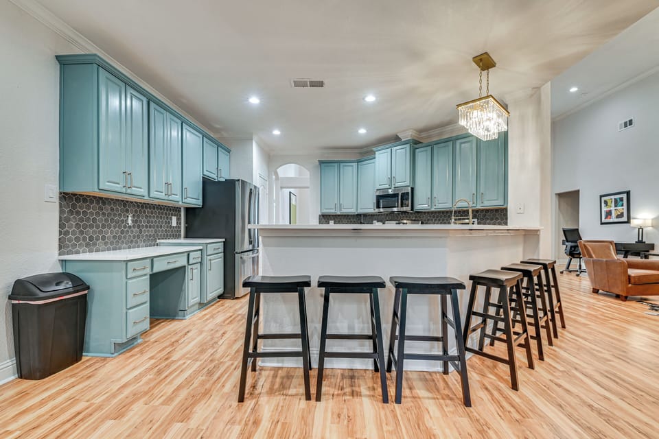 Breakfast Bar Dining