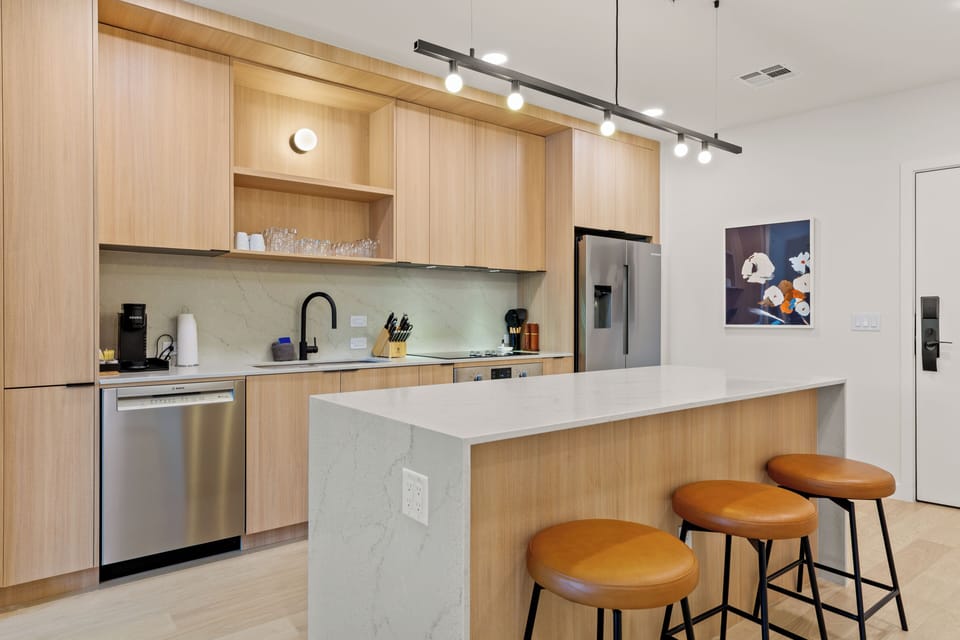 Kitchen. (Unit 310)