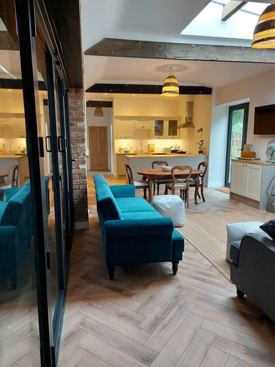 Living Room / Lounge