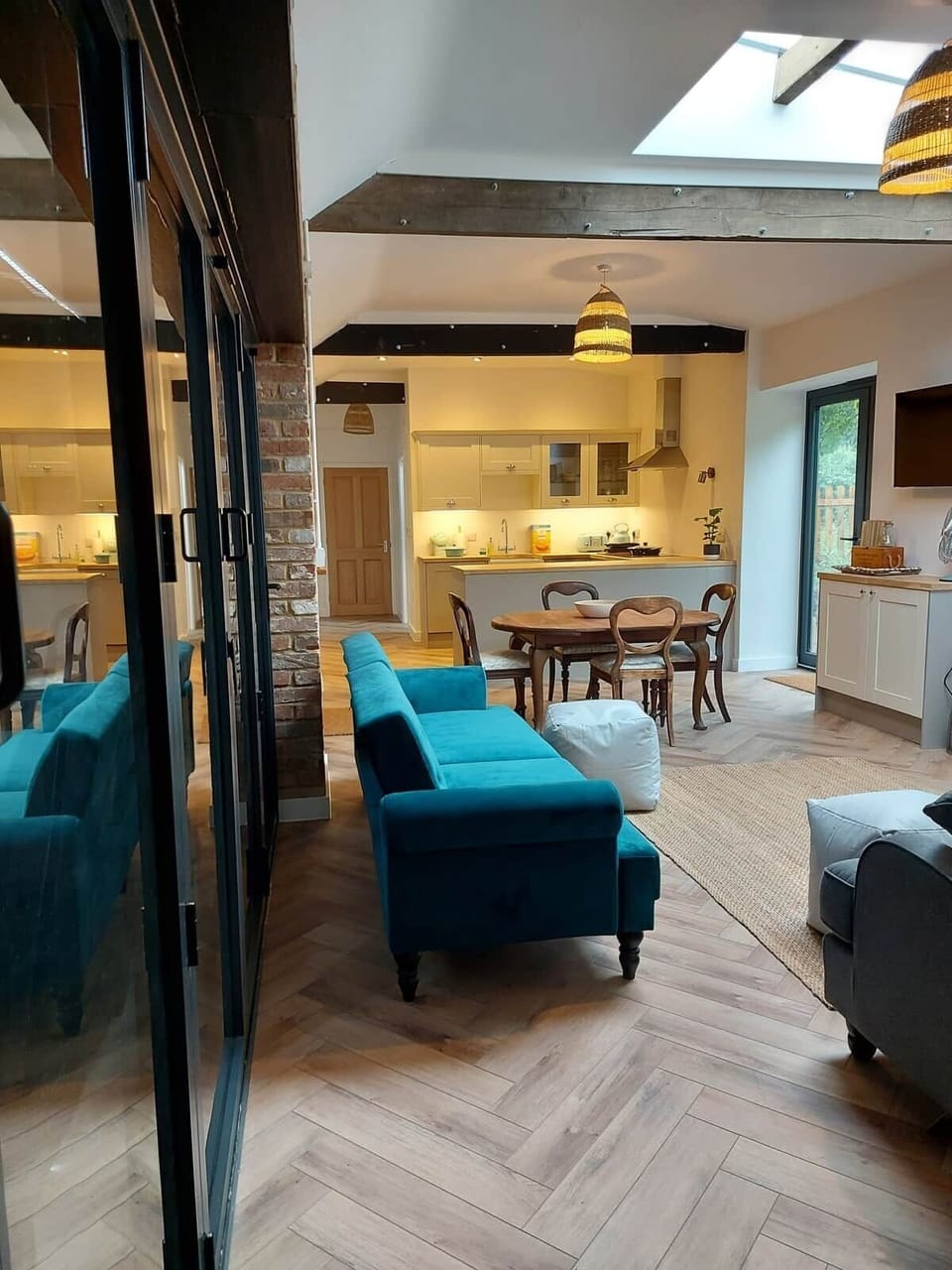 Living Room / Lounge