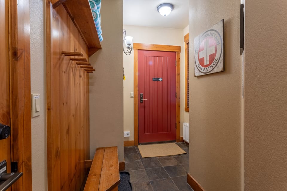 Nice sized mudroom/entryway.