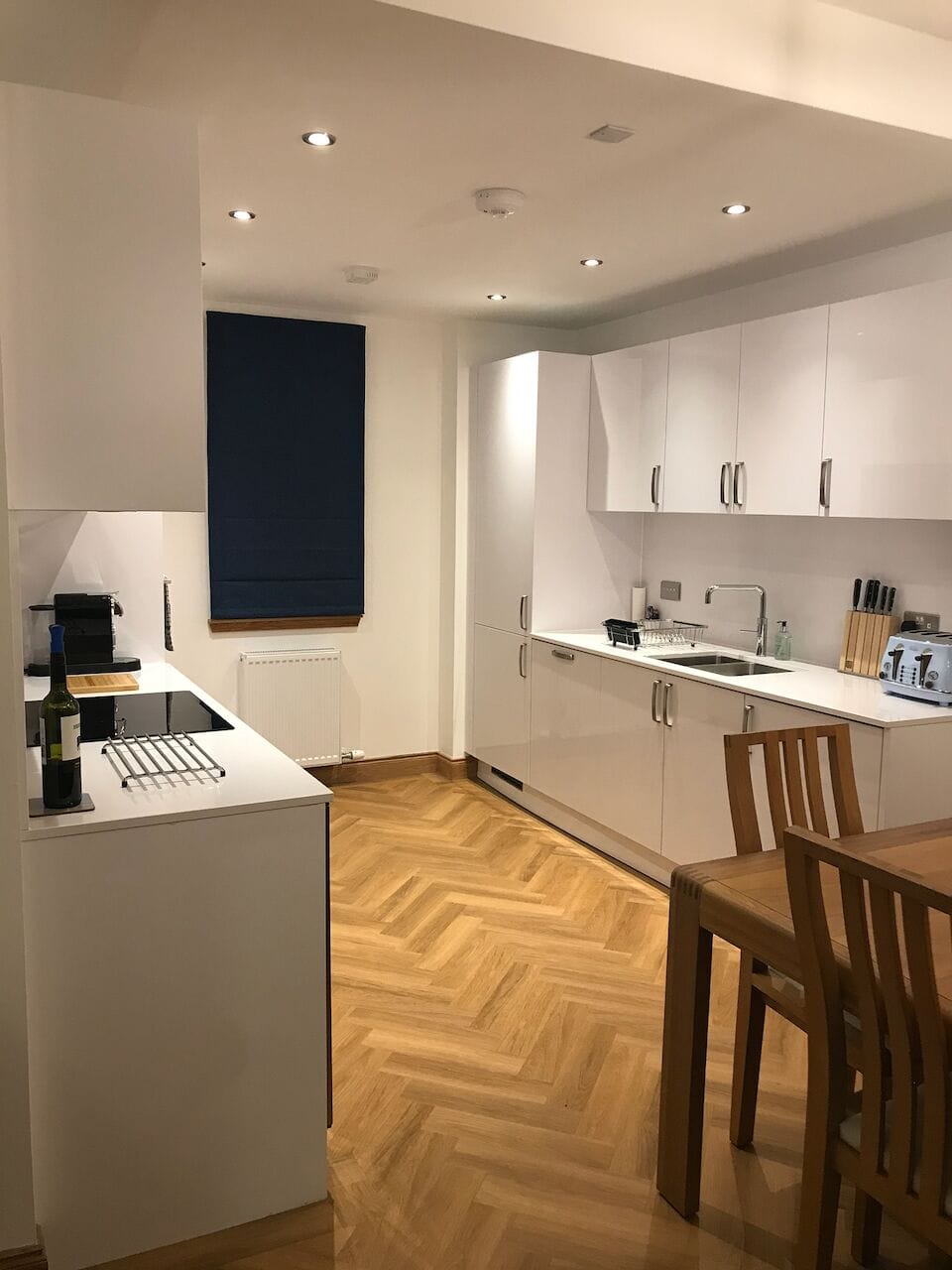 Fully equipped kitchen, Quooker boiling tap, high-end built in applicances (fridge/freezer, wine fridge, oven, microwave, hob, washer/drier).