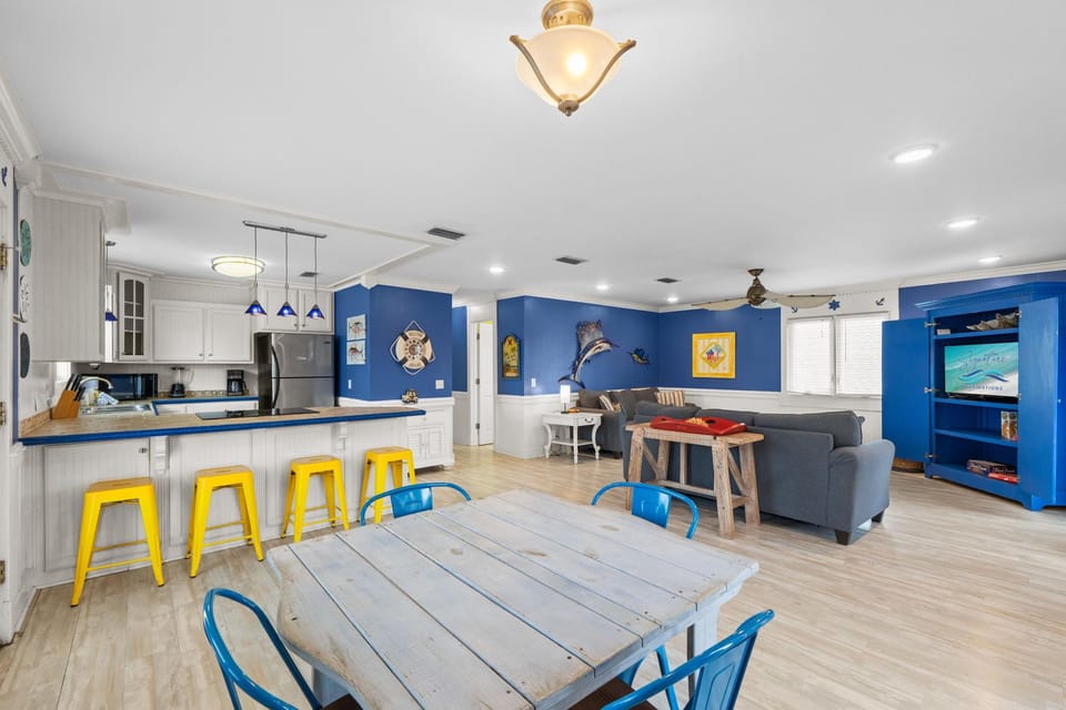 Living Room with 2 Queen Sleeper Sofas and Dining Area