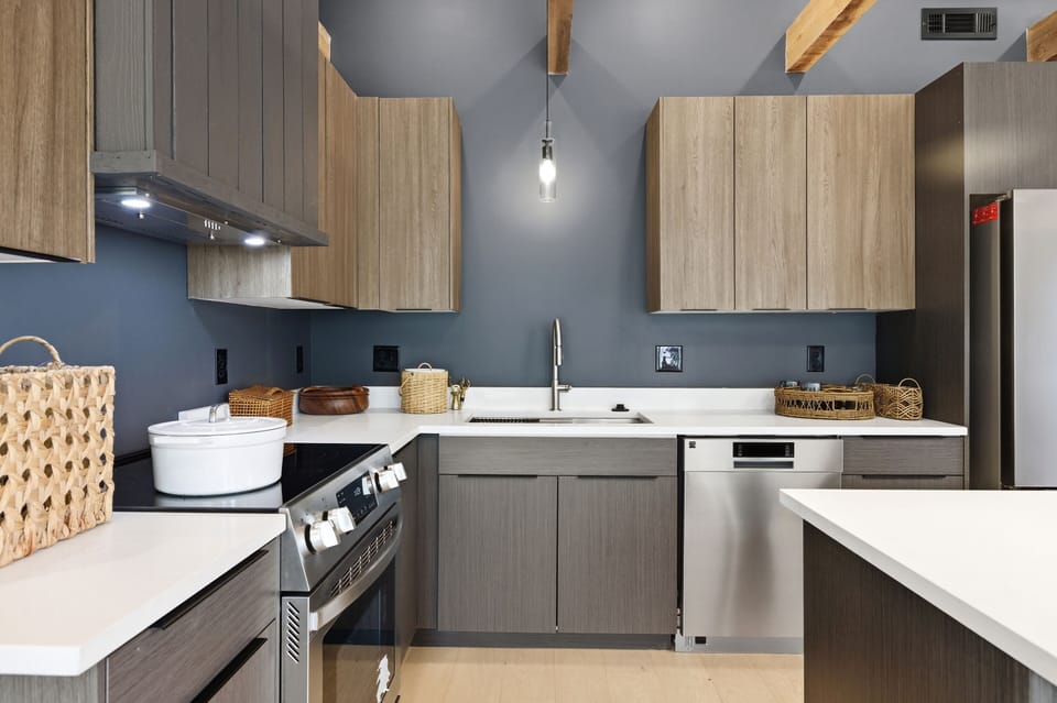 Fully Stocked Kitchen!