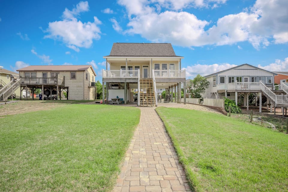 Exterior - Back, Canal View