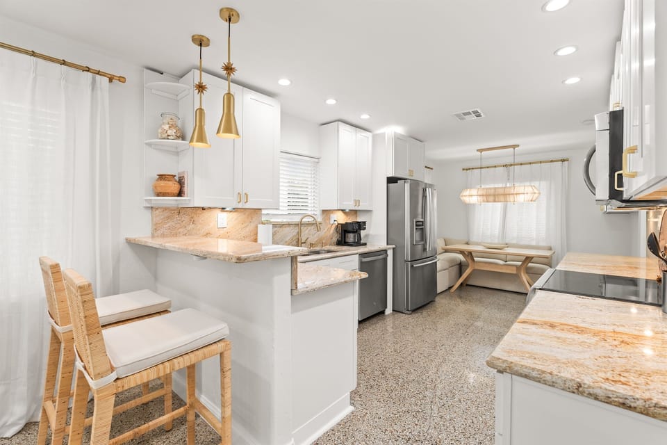 A bright coastal kitchen perfect for slow mornings and shared meals.
