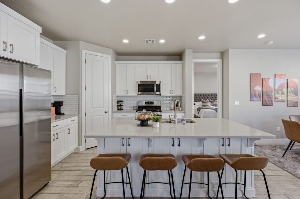Gourmet Kitchen: Whip up culinary masterpieces in style with sleek design and modern appliances!