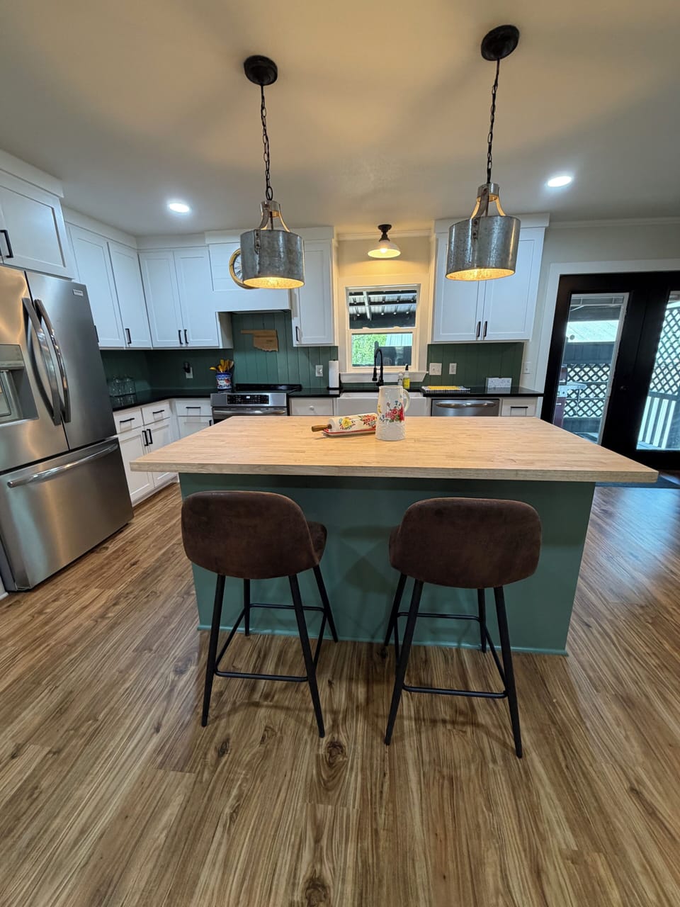 Fully stocked kitchen, with high end appliances and plenty of supplies. 