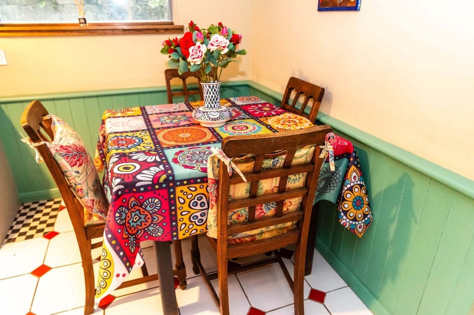 Colourful dining for four persons.