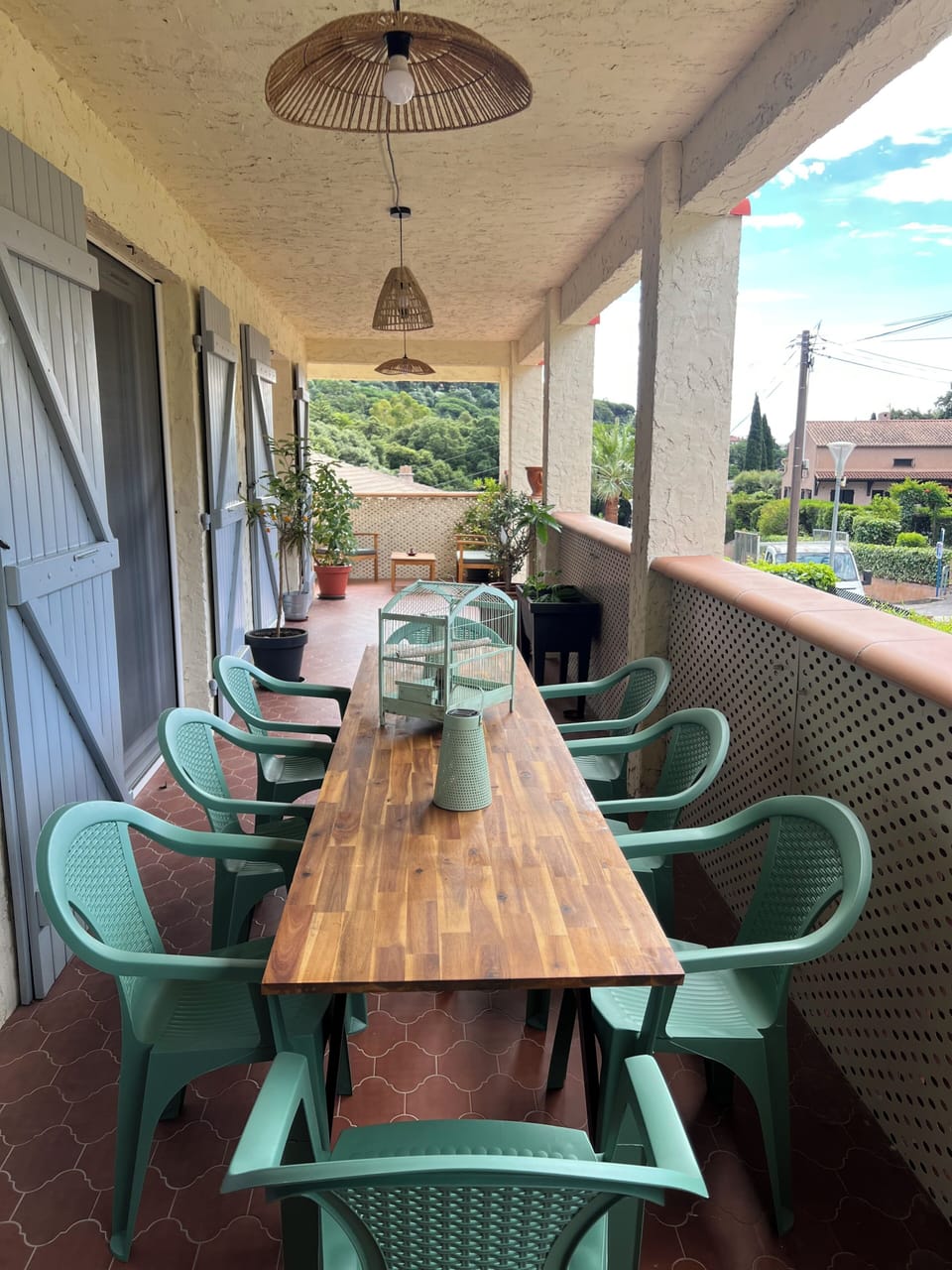 Outdoor dining