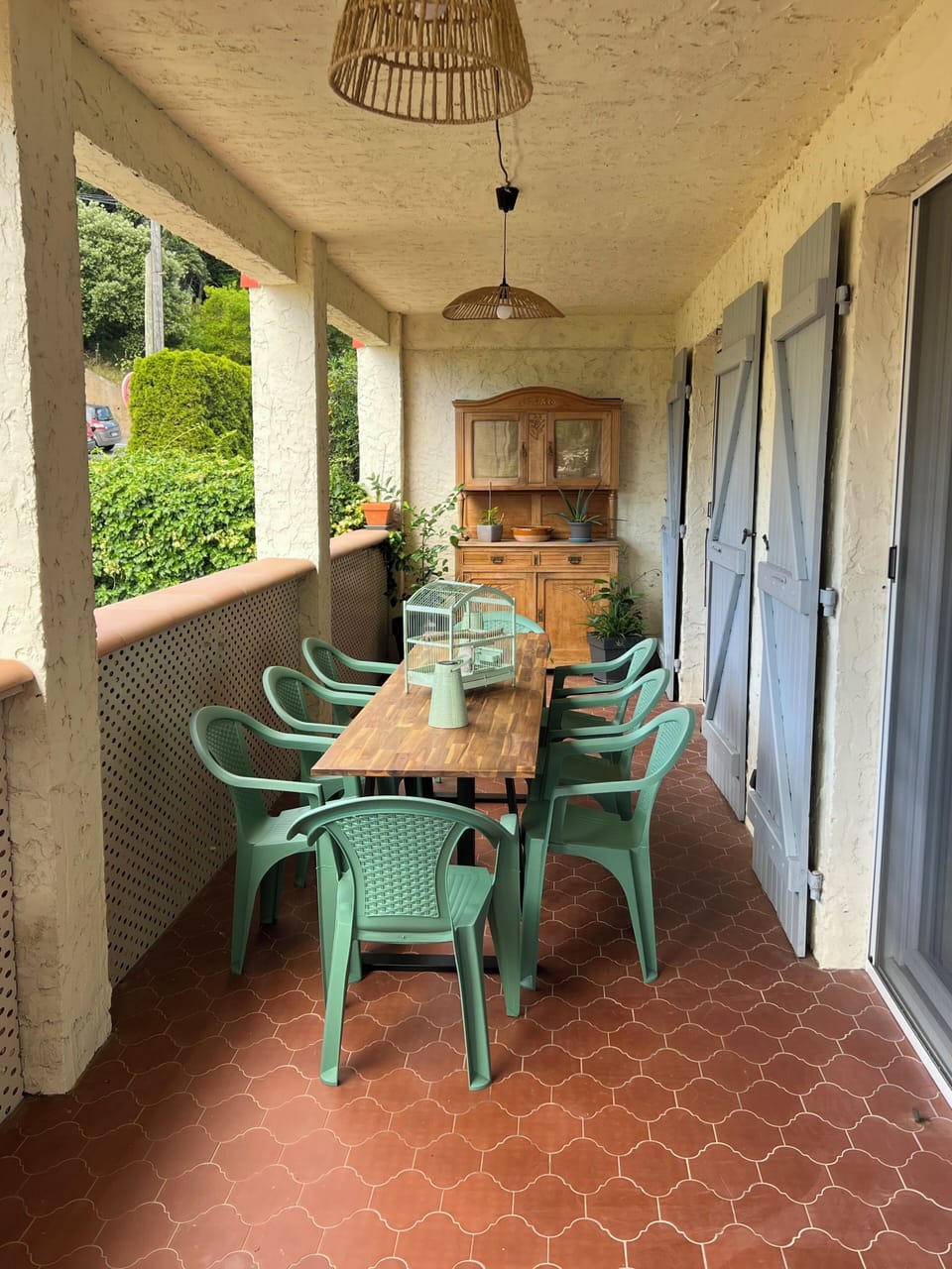 Outdoor dining