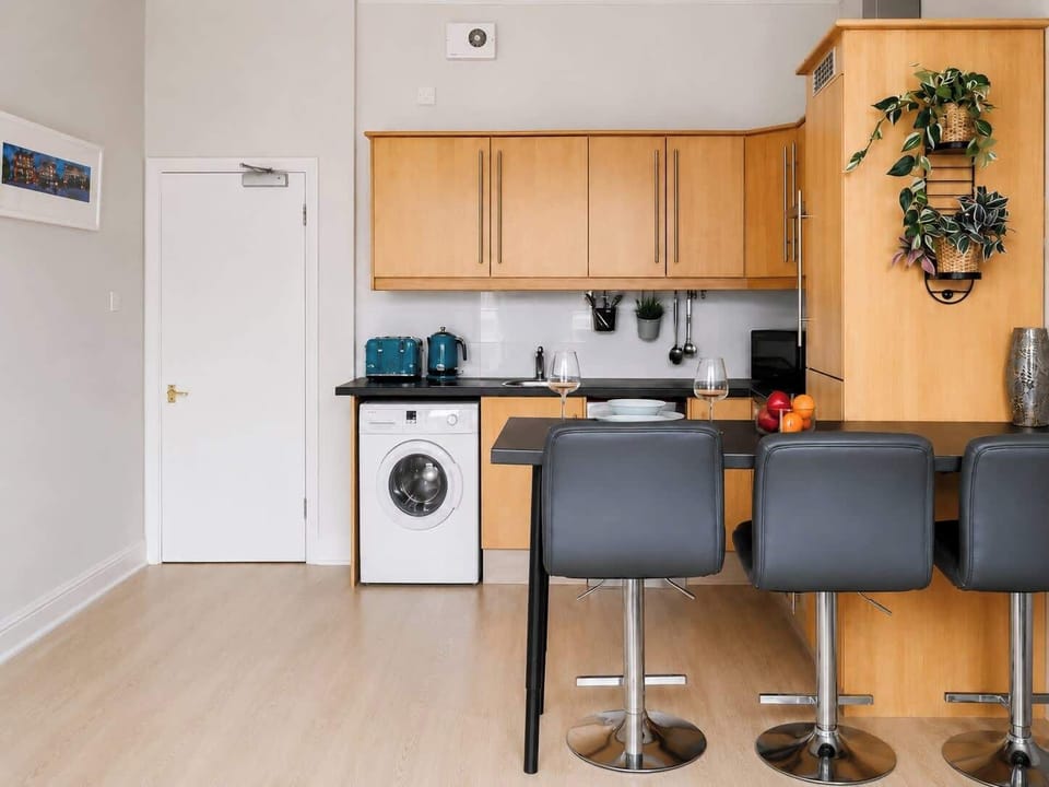 The kitchen and dining area