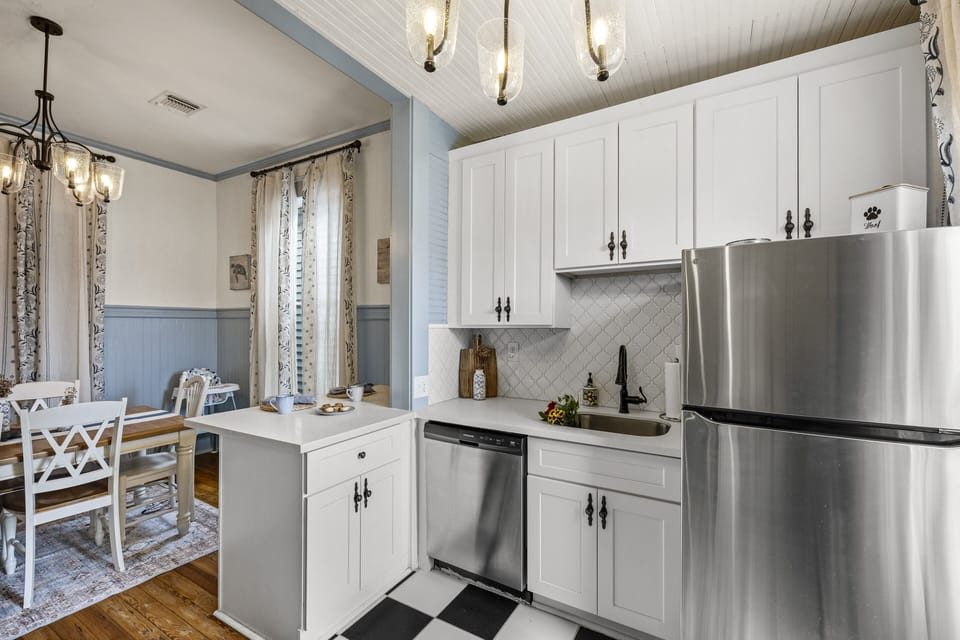 Main home fully equipped kitchen with island and dishwasher makes meal easy!