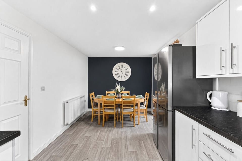Dining area with seating for up to 6 people.