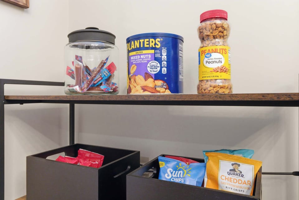 The snack station on the upper level is stocked on arrival with chips, nuts, and treats — ready for post-mountain hangs without a grocery run.