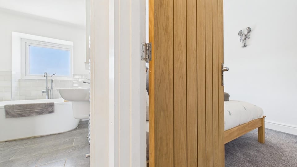 Stone's Throw - 3 Bed Holiday Home - Saundersfoot (28690)