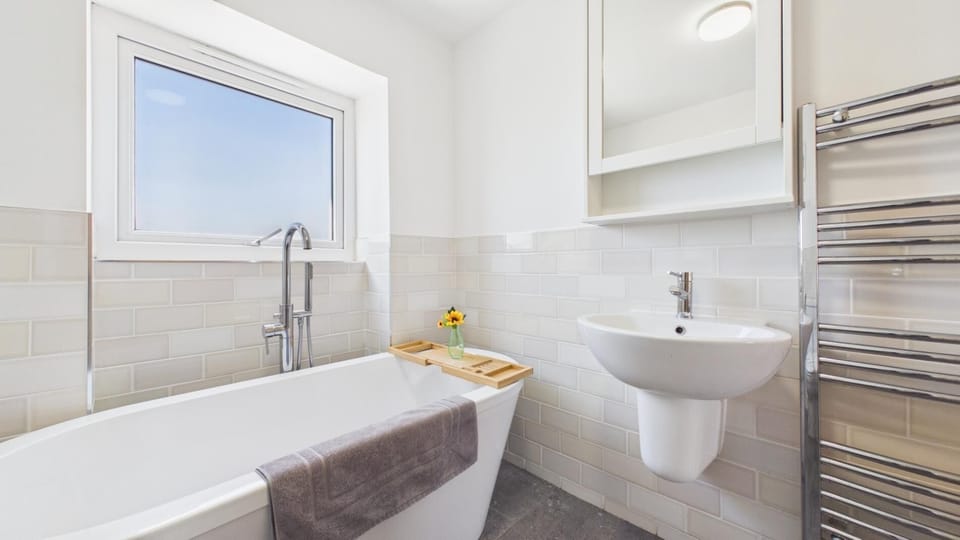 Stone's Throw - 3 Bed Holiday Home - Saundersfoot (28683)