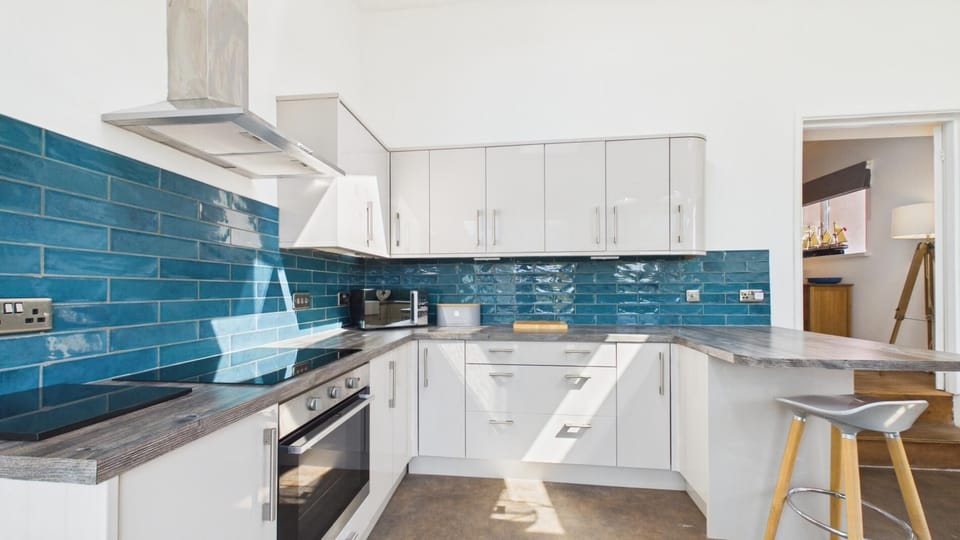 Stone's Throw - 3 Bed Holiday Home - Saundersfoot (28707)