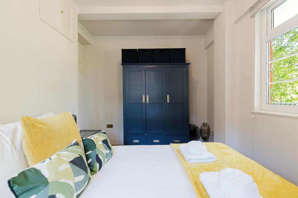 Stunning 3BDR Retreat Near Tower Bridge Apartment in London Borough of Southwark