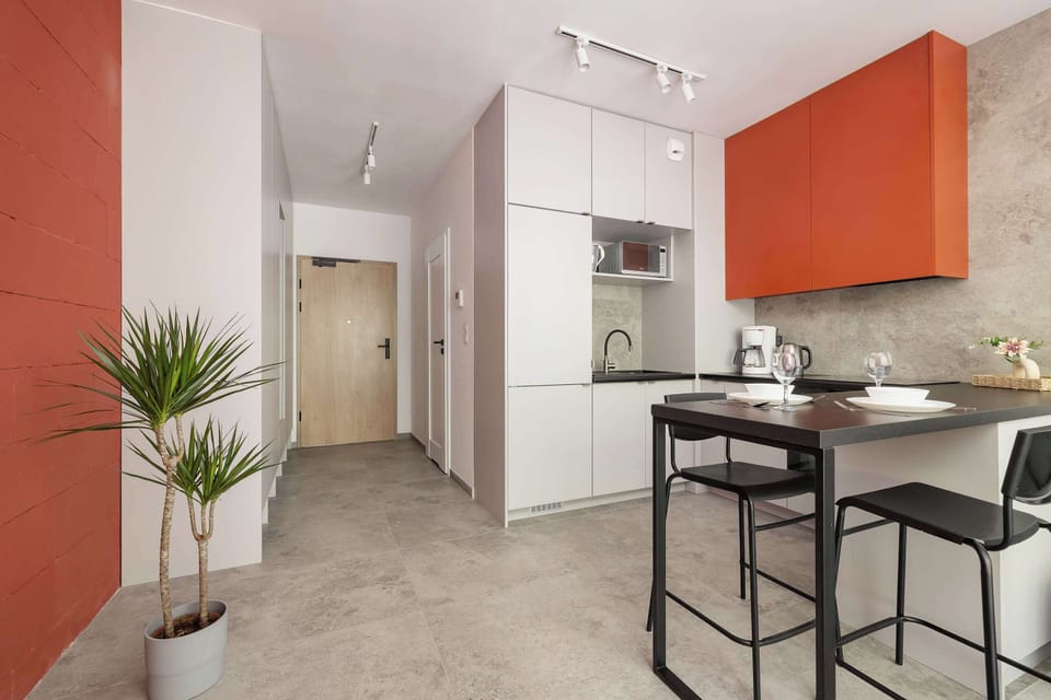 Functional studio layout with a fully equipped kitchen, dining area and welcoming living space.