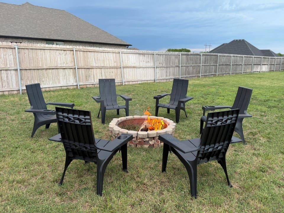 Enjoy evenings around the backyard fire pit with comfortable seating for family and friends. Whether you’re sharing stories, roasting marshmallows, or simply relaxing after a day of exploring, this outdoor gathering space is a guest favorite.