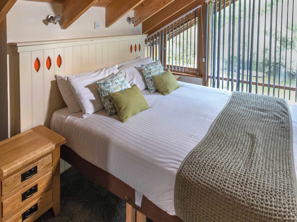 Keldy Classic Golden Oak Secluded View