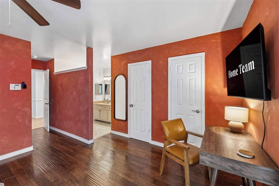 Catch up on work at the dedicated wooden desk, refresh in the bright en-suite bathroom, or simply relax with your favorite shows on the large flat-screen TV.