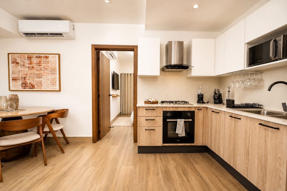 Kitchen:table