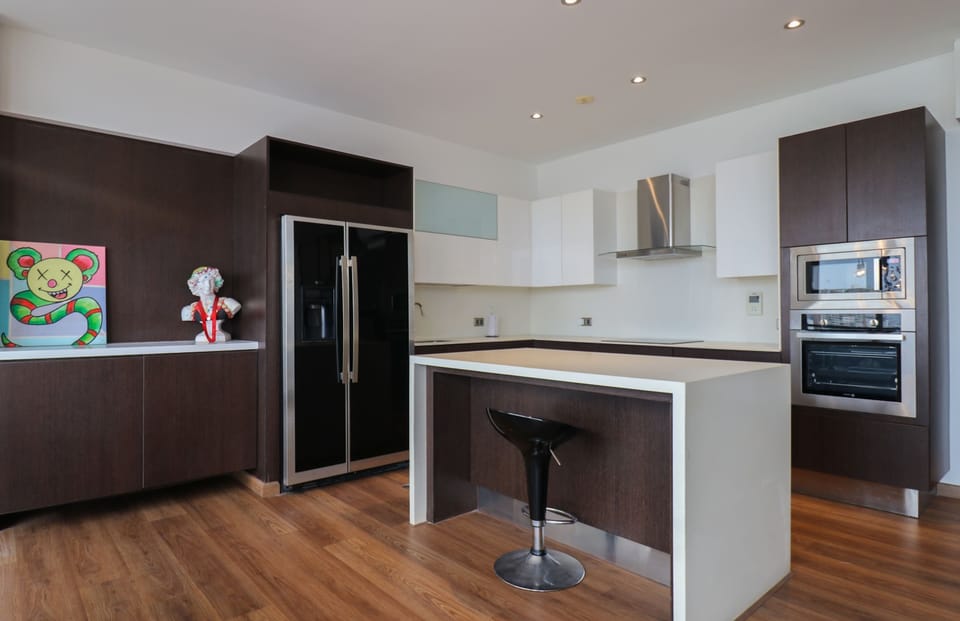 Modern and fully equipped kitchen