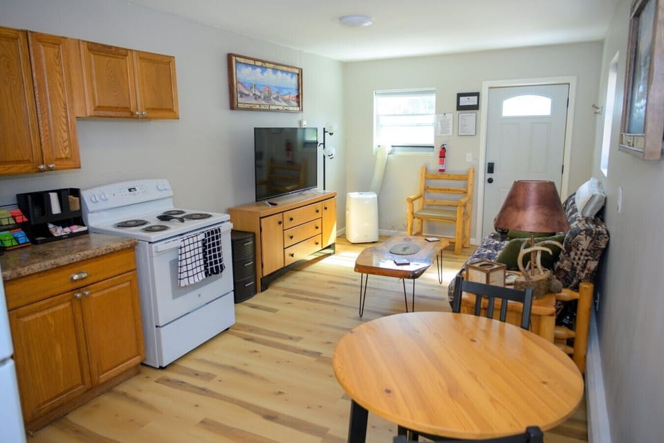 good-days-marina-vacation-rentals-houghton-lake-27