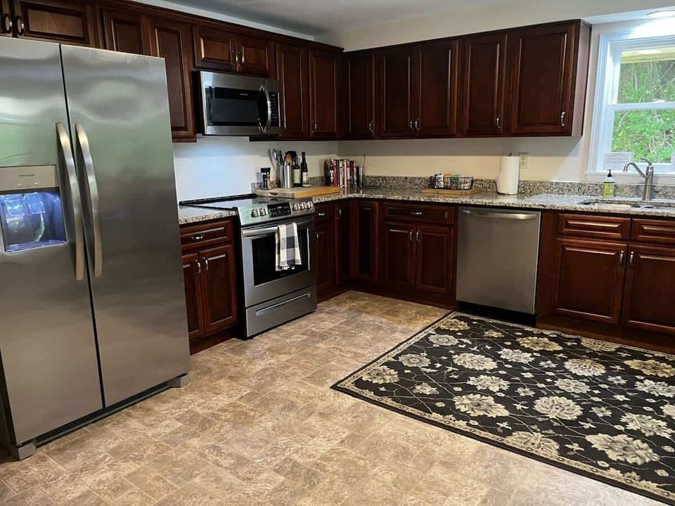 Full kitchen -- built for the Chef in your family