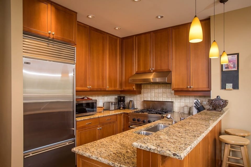 Full kitchen: High-end appliances