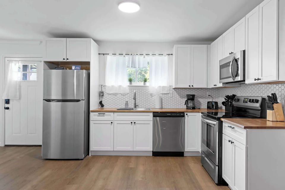 Full kitchen 