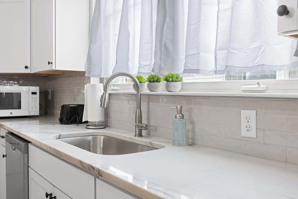 Kitchen sink and counter 