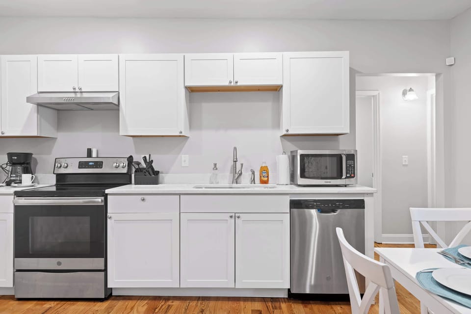 Full kitchen 