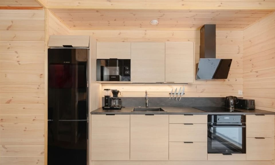 The fully equipped modern kitchen includes everything you need to prepare gourmet meals, from high-end appliances to a complete set of cookware.